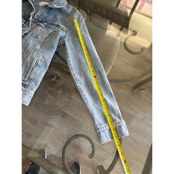 Old Navy Light Wash Denim Jacket Womens S Stylish Casual - Picture 4 of 7